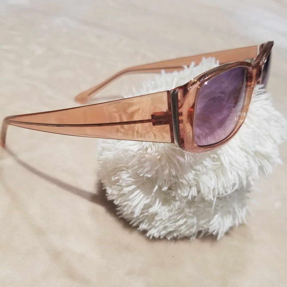 Translucent sunglasses. - Picture 3 of 8